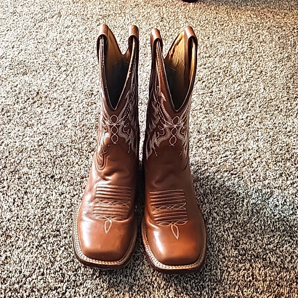 Caborca Silver Womens Cowboy Boots 👢🤠
